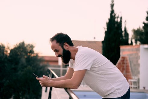 Peut-on communiquer par Whatsapp pendant son séjour à l&rsquo;étranger ?