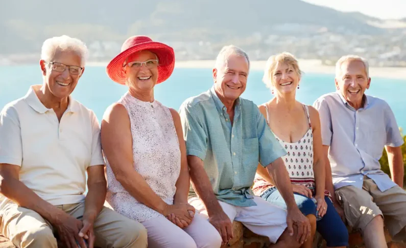 Comment organiser des vacances en tant que célibataires seniors ?