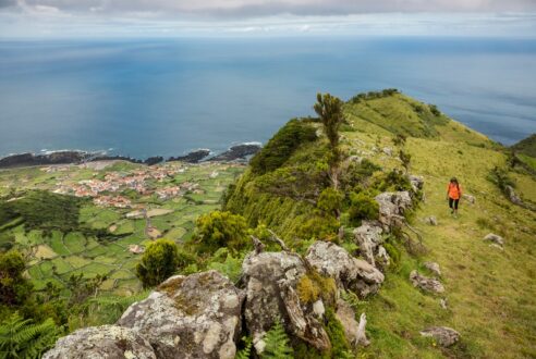 Peaux frémissantes : pourquoi les sources des Açores apaisent les liens féminins ?